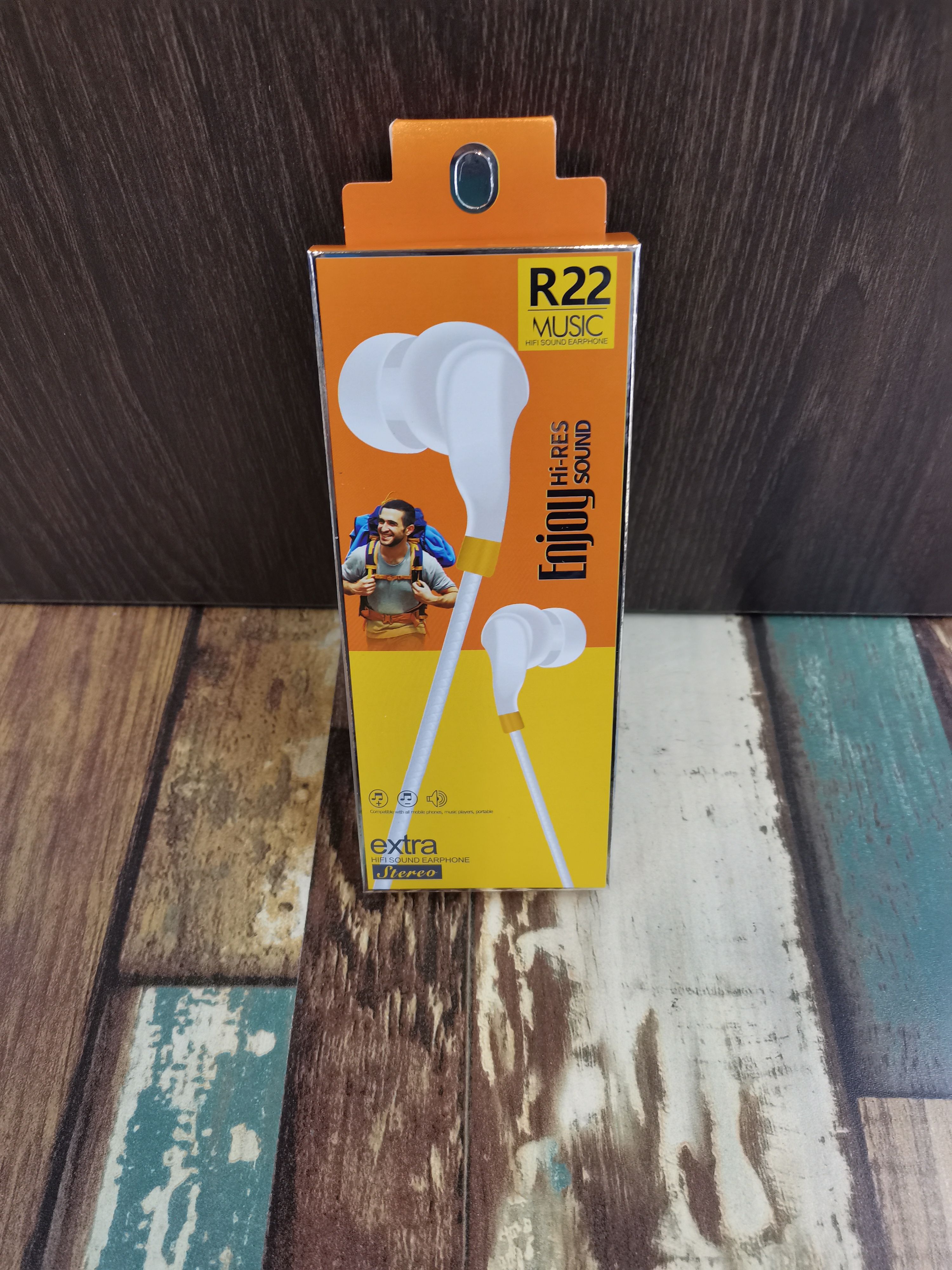 R22 Sogo Headphones, in-ear earphones, earbuds with microphone (Color randomly dispatched) Item Picture