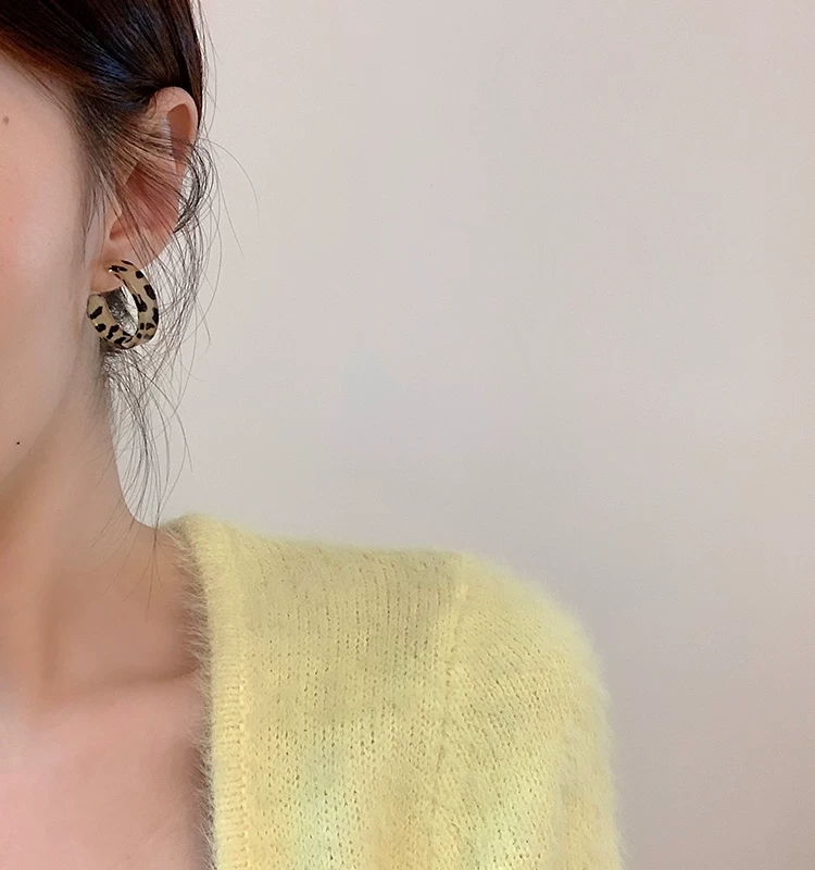 Acrylic fashion earrings Item Picture