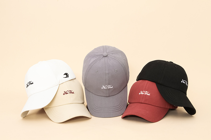 Fashionable small lettered baseball cap and soft-top baseball cap detail image 1