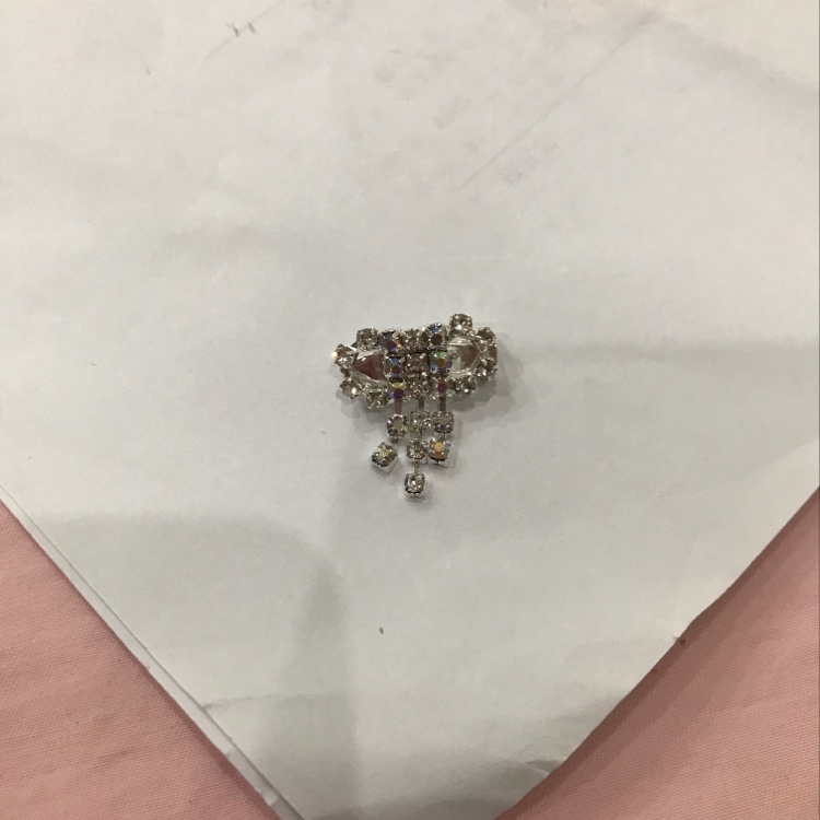 AB白色蝴蝶结胸针