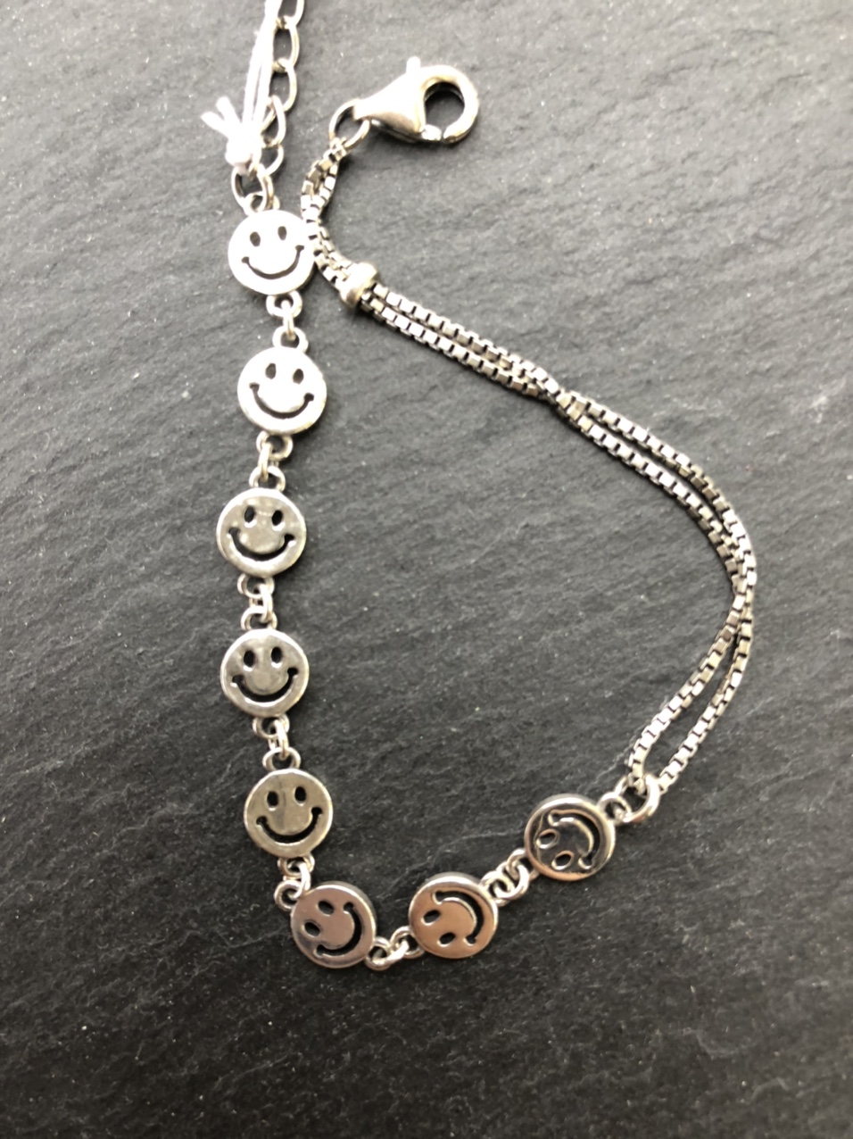 多个笑脸手链