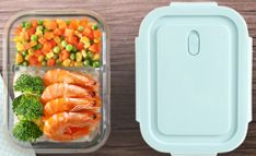 Heat-resistant glass lunch box can be heated in a microwave oven. It is specially designed for office workers to keep fruits fresh with a lid and sealed. The lunch bowl is large, 960-3 partitions