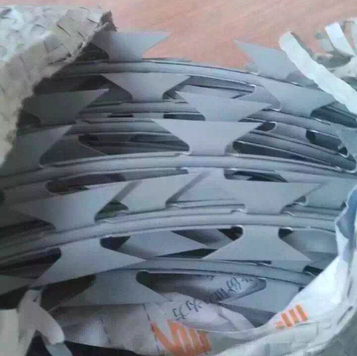 Blade barbed wire Prison protection barbed wire net hot dip galvanized blade barbed wire bayonet net