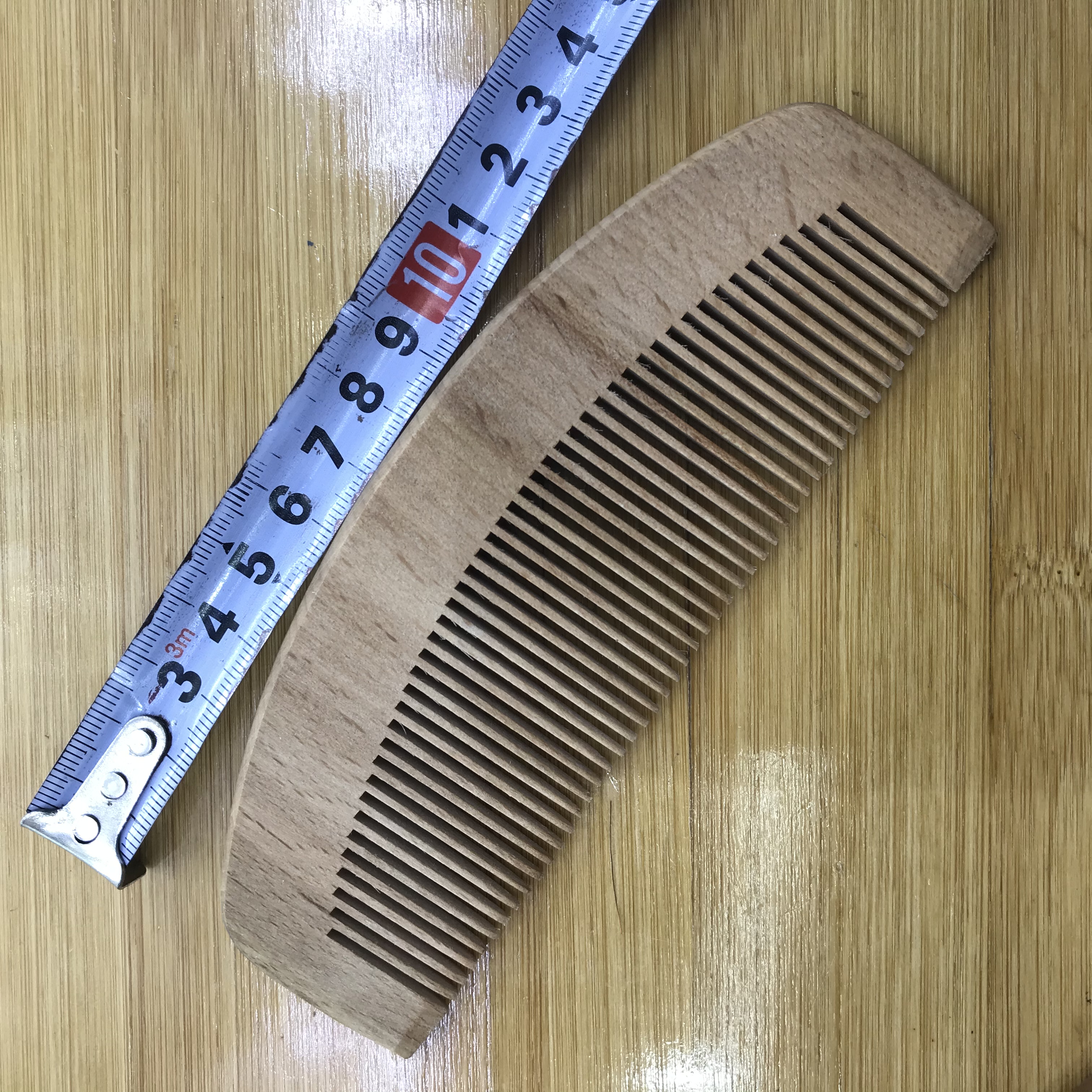 Factory direct sales of natural log ordinary peach wood combs, moon combs, fine-toothed and wide-toothed hair combs detail image 2