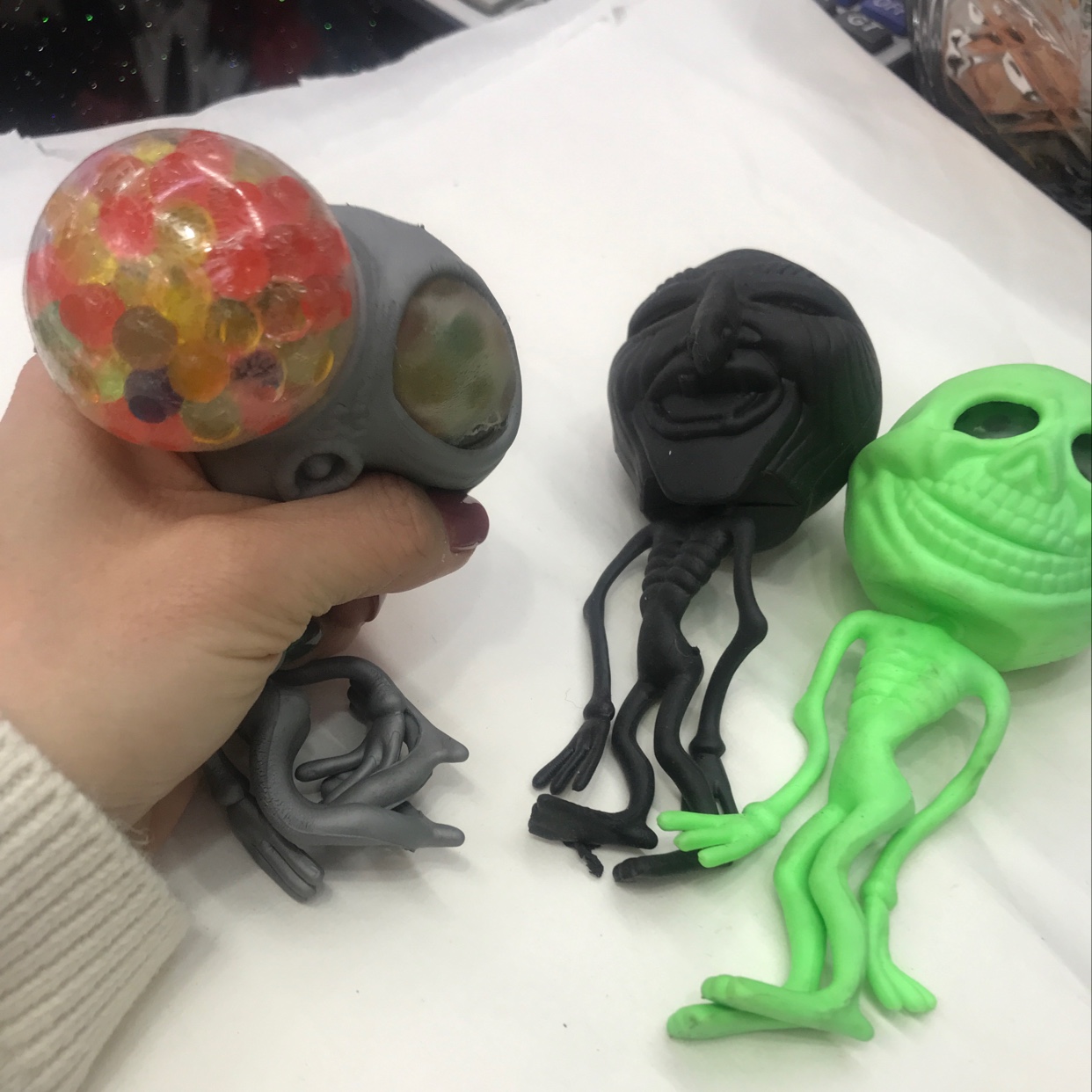 骷髅架、骷髅头，葡萄球，网袋球，变色球，挤压玩具，减压神器，搞笑搞怪玩具细节图