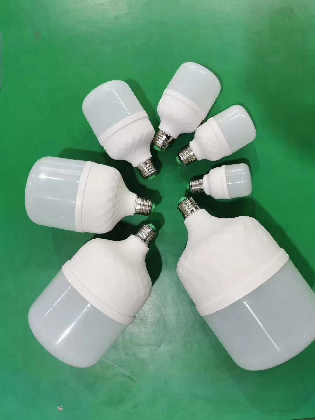LED bulb lamp, high-brightness energy-saving, flicker-free indoor lighting fixture E27/B22, high-brightness and stylish bulb undefined
