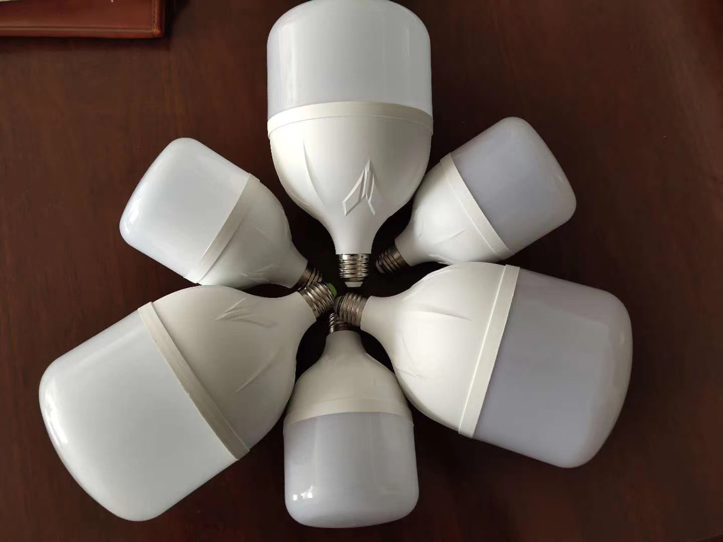 LED bulb lamp, high-brightness energy-saving, flicker-free indoor lighting fixture E27/B22, high-brightness and stylish bulb undefined