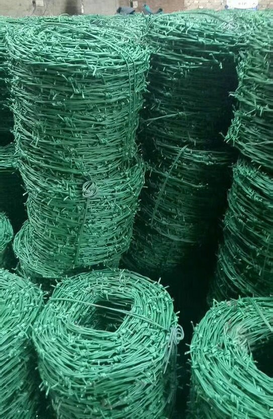 ПВХ завернута в пластиковую проволоку с деревянными досками и колючей проволокой с колючей проволокой pic 18
