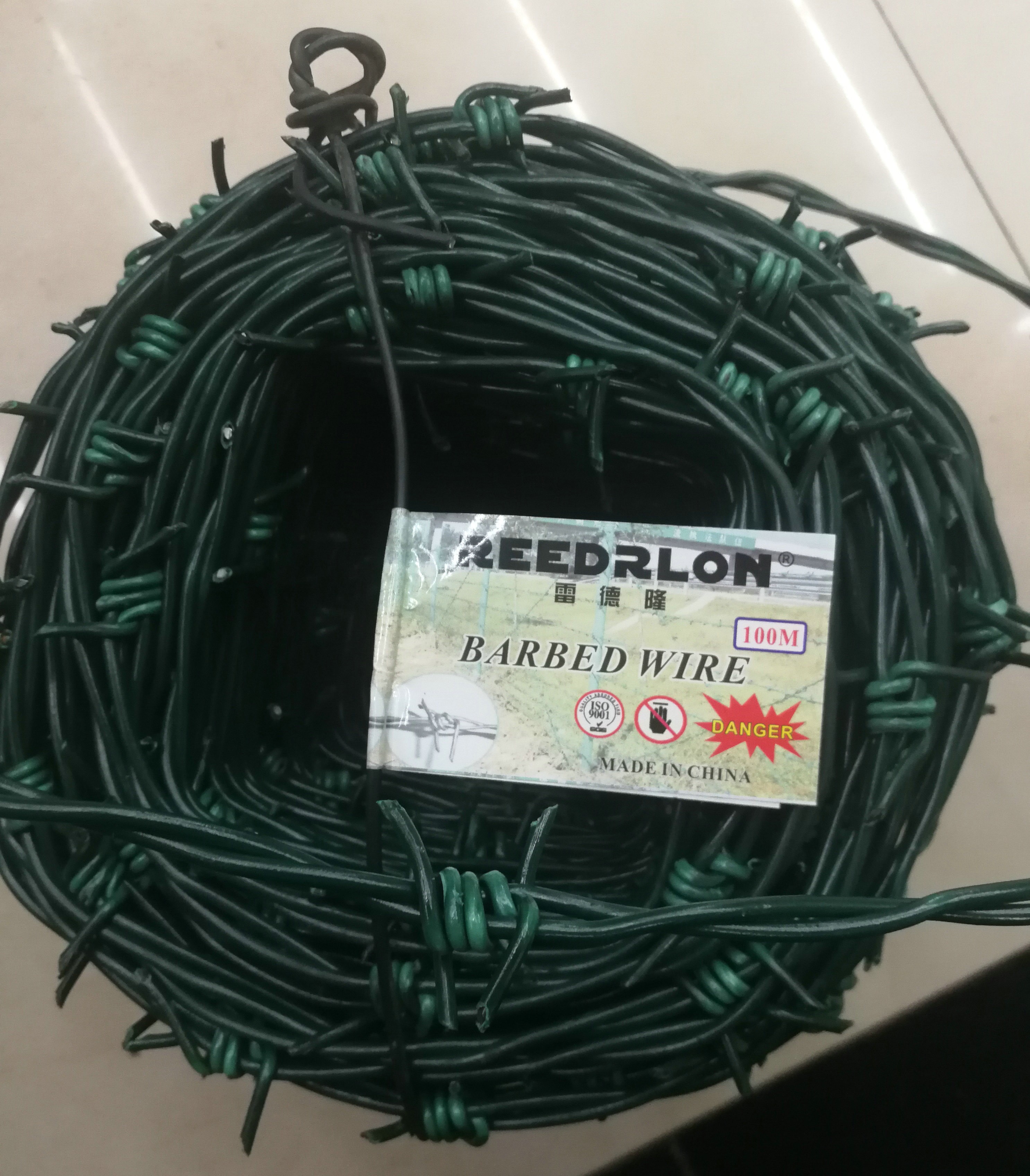 ПВХ завернута в пластиковую проволоку с деревянными досками и колючей проволокой с колючей проволокой pic 17