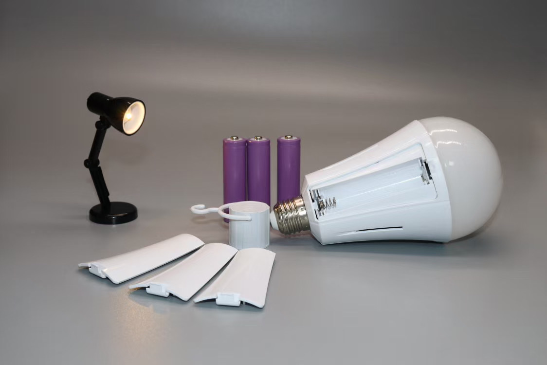 LED dual-battery charging emergency bulb, automatic charging high-brightness emergency bulb, household power outage lighting emergency light detail image 3