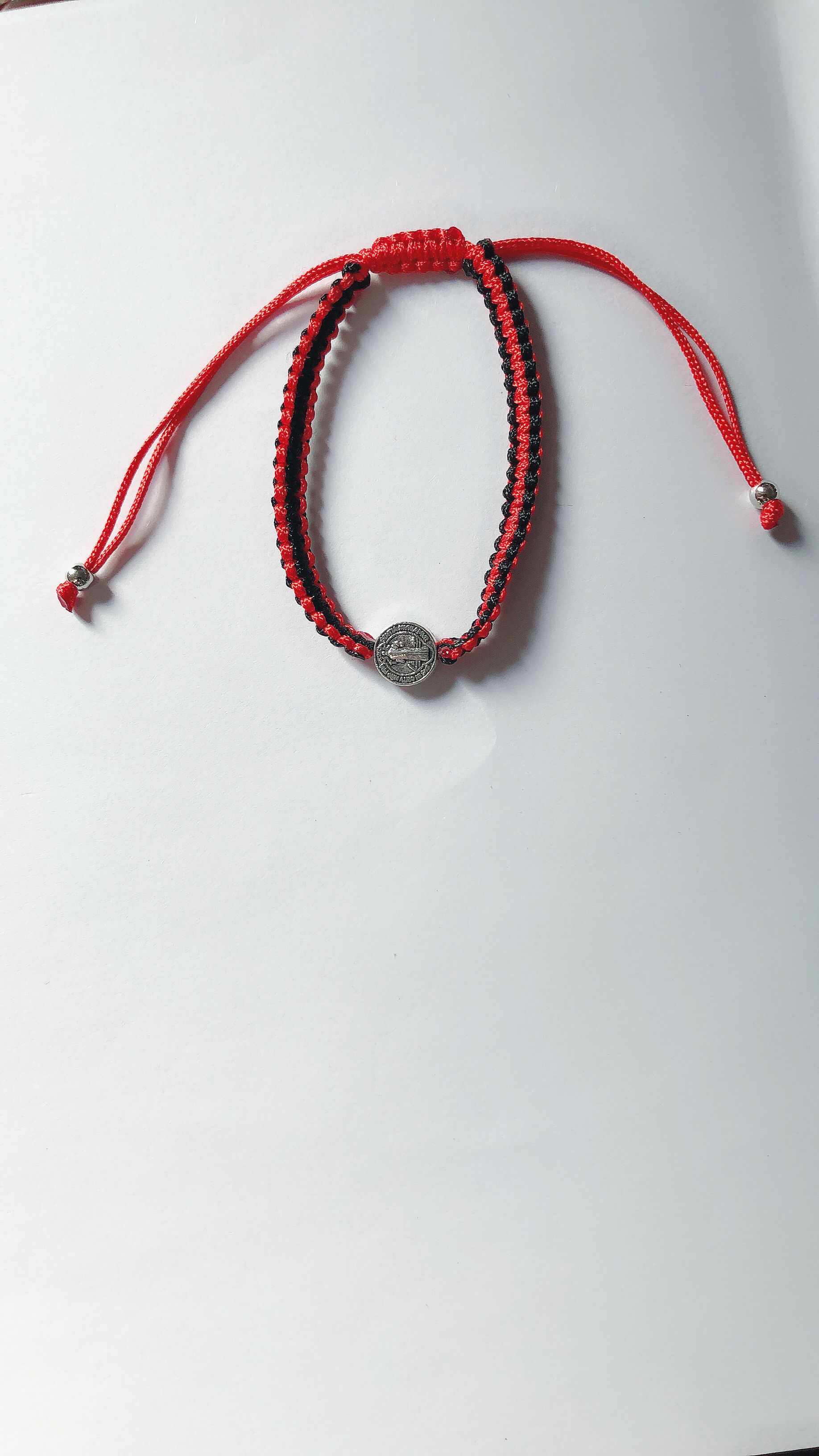 Weaving bracelet with flat combination of gold Jesus round cake