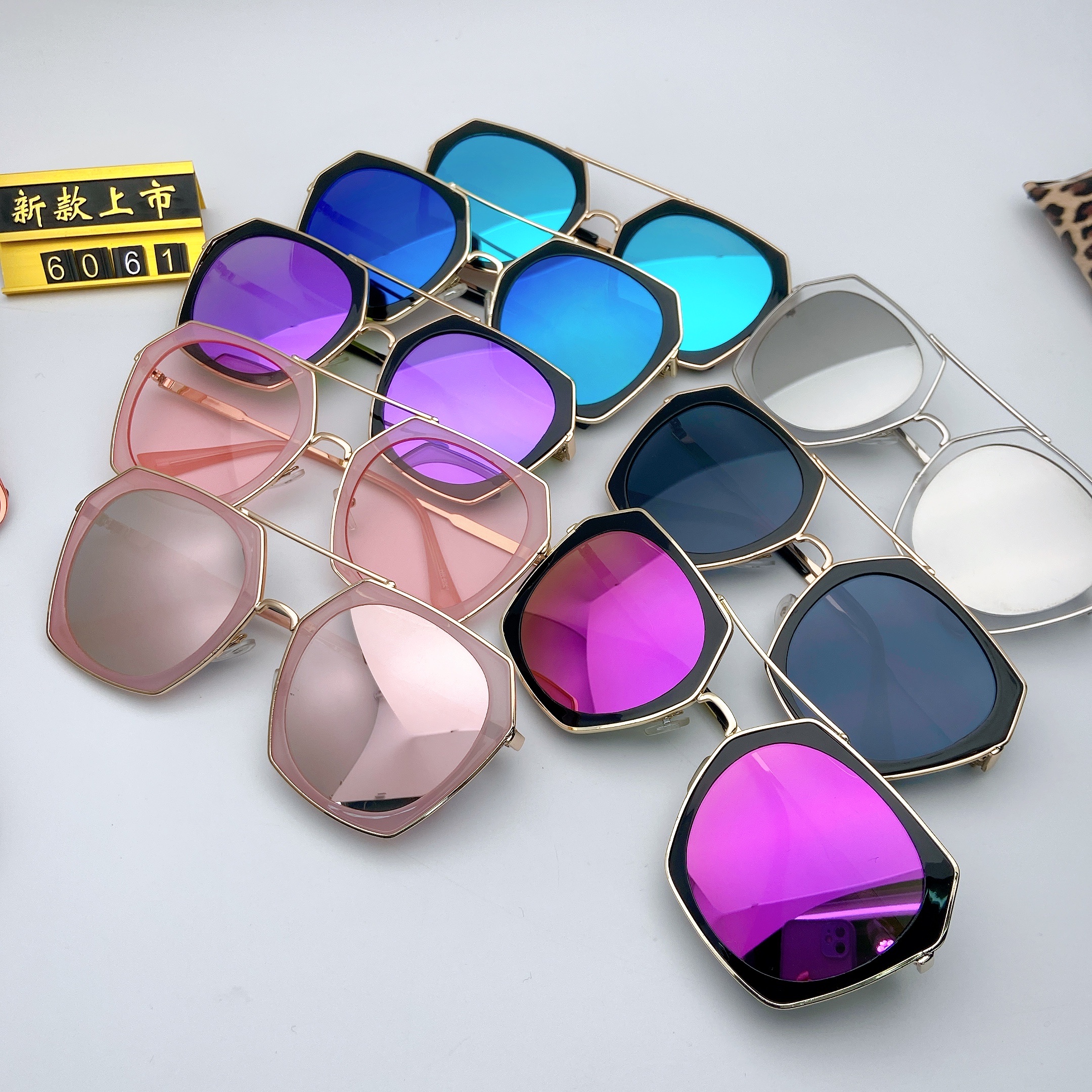 The new sunglasses feature a brilliant color film that protects against radiation and ultraviolet rays. They are essential sunglasses for traveling details Picture
