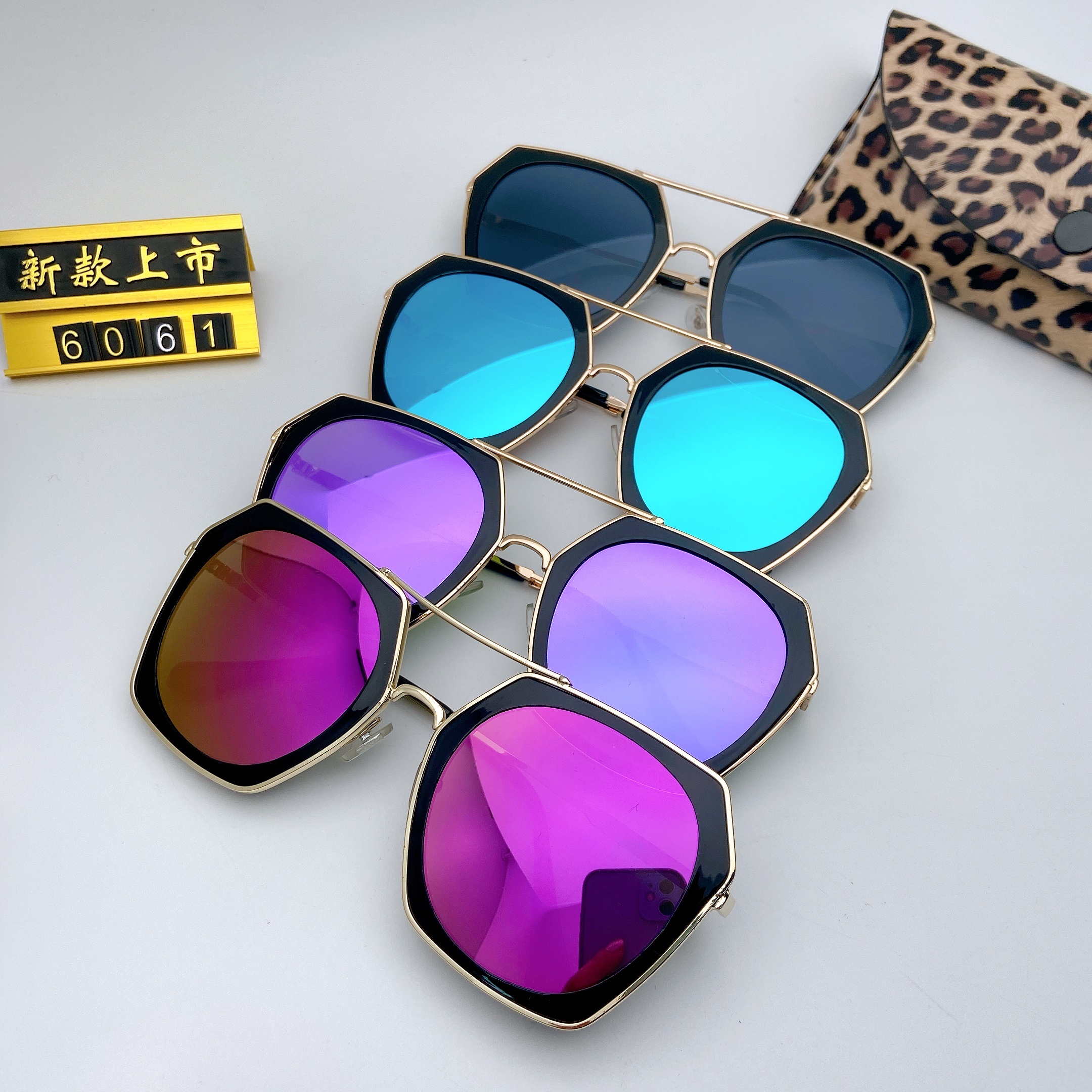 The new sunglasses feature a brilliant color film that protects against radiation and ultraviolet rays. They are essential sunglasses for traveling Item Picture