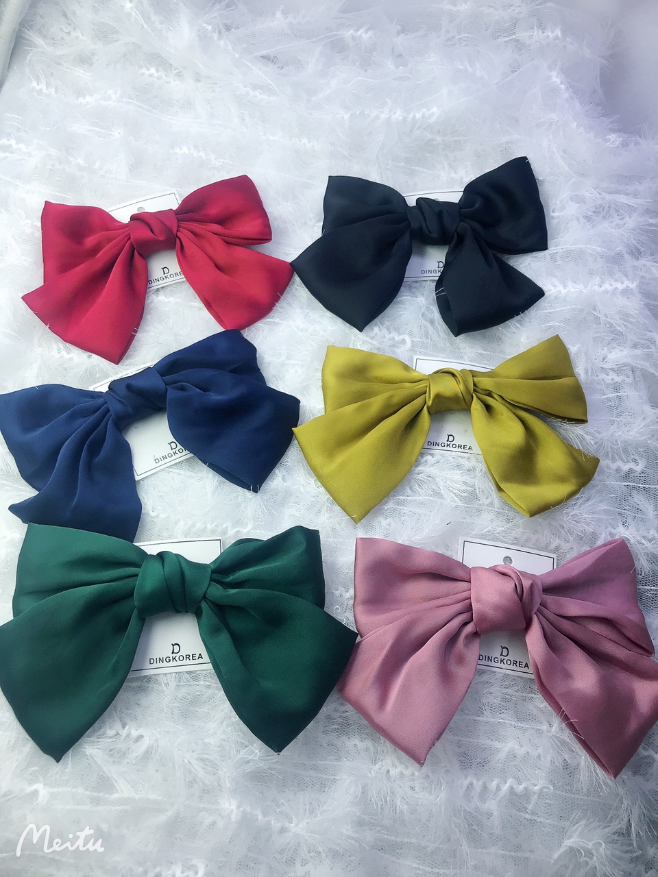 Finished satin bow hairpin