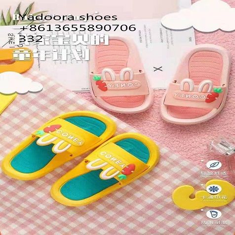 Summer cartoon slippers for children in stock