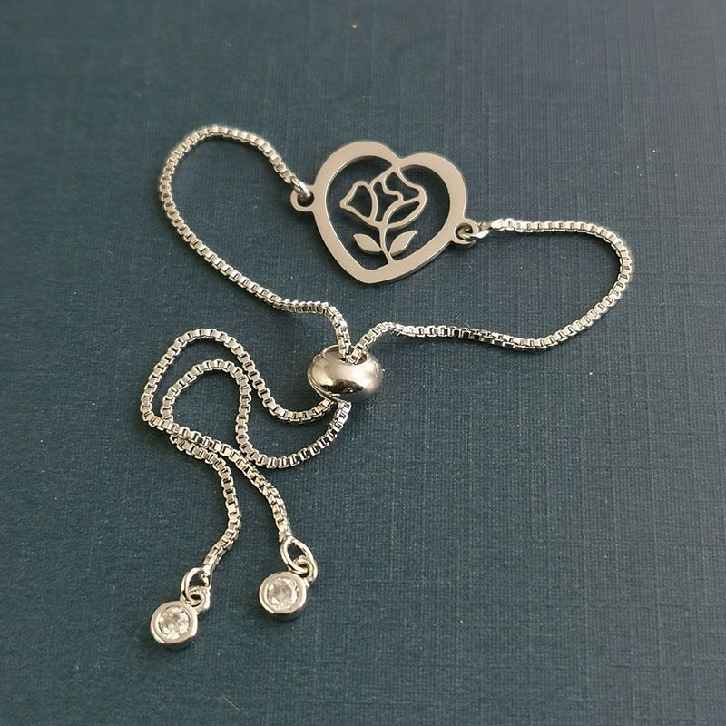 Rose titanium steel bracelet pendant with a niche design sense, 2020 new flower pendant trend, trendy Instagram cool style Application Scenario
