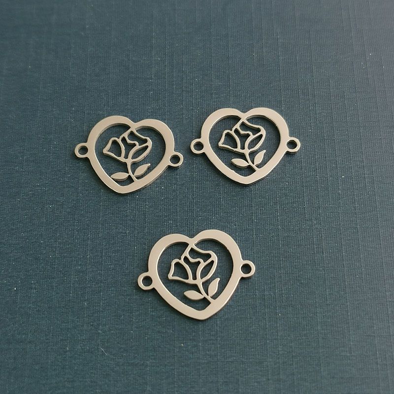 Rose titanium steel bracelet pendant with a niche design sense, 2020 new flower pendant trend, trendy Instagram cool style