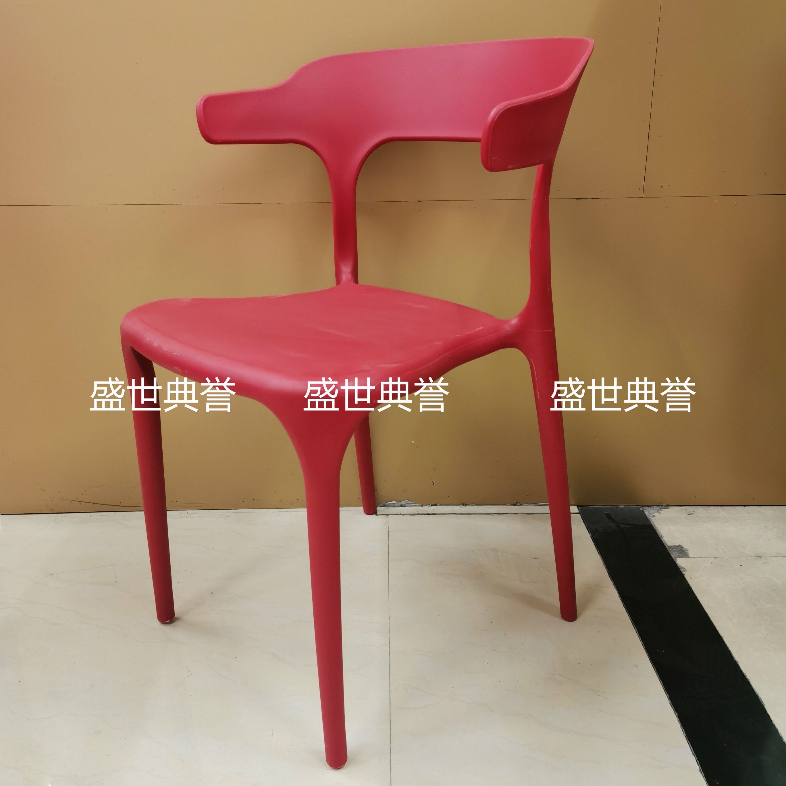 广州外贸批发户外婚礼椅子婚庆塑料折叠椅主题餐厅北欧时尚餐椅