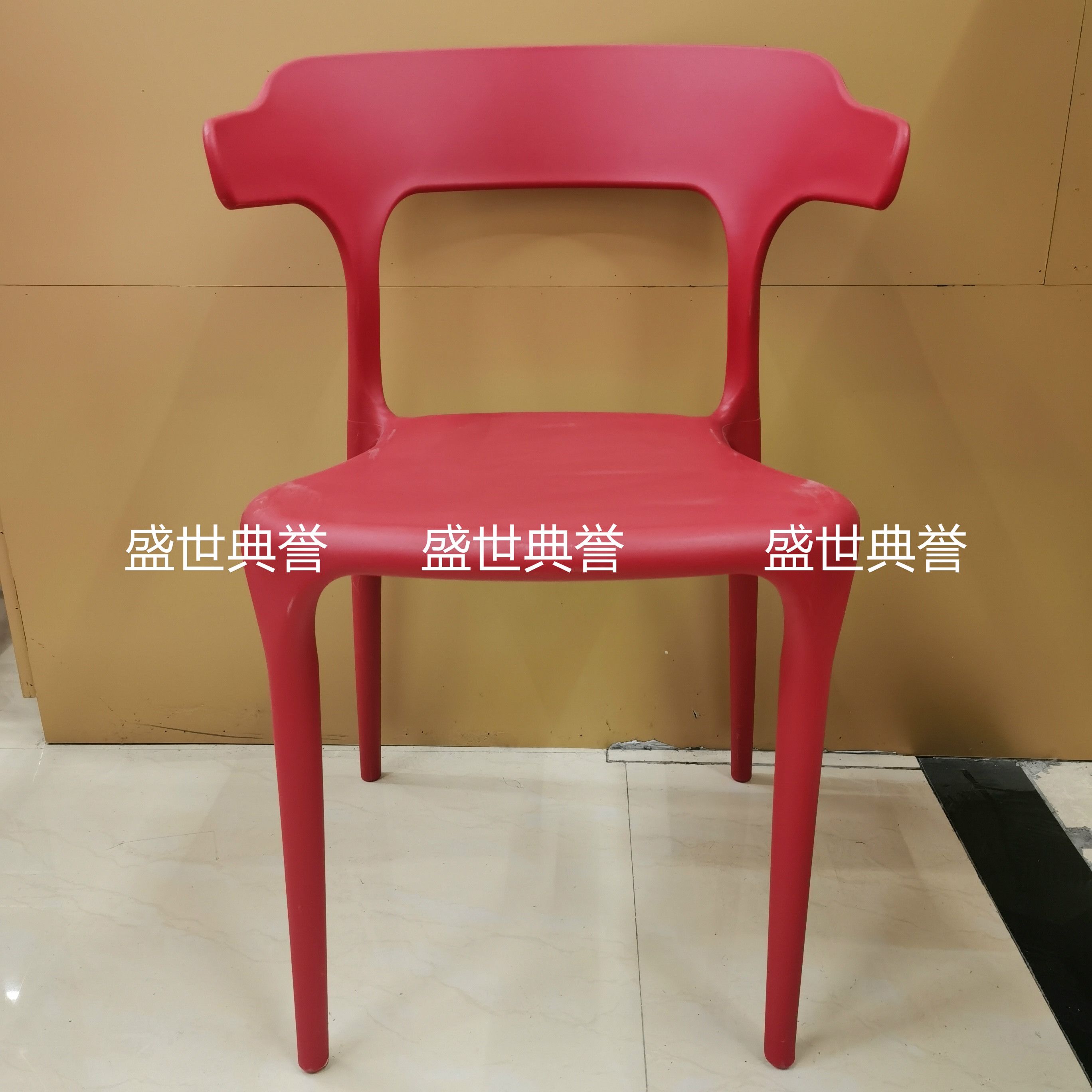 广州外贸批发户外婚礼椅子婚庆塑料折叠椅主题餐厅北欧时尚餐椅产品图
