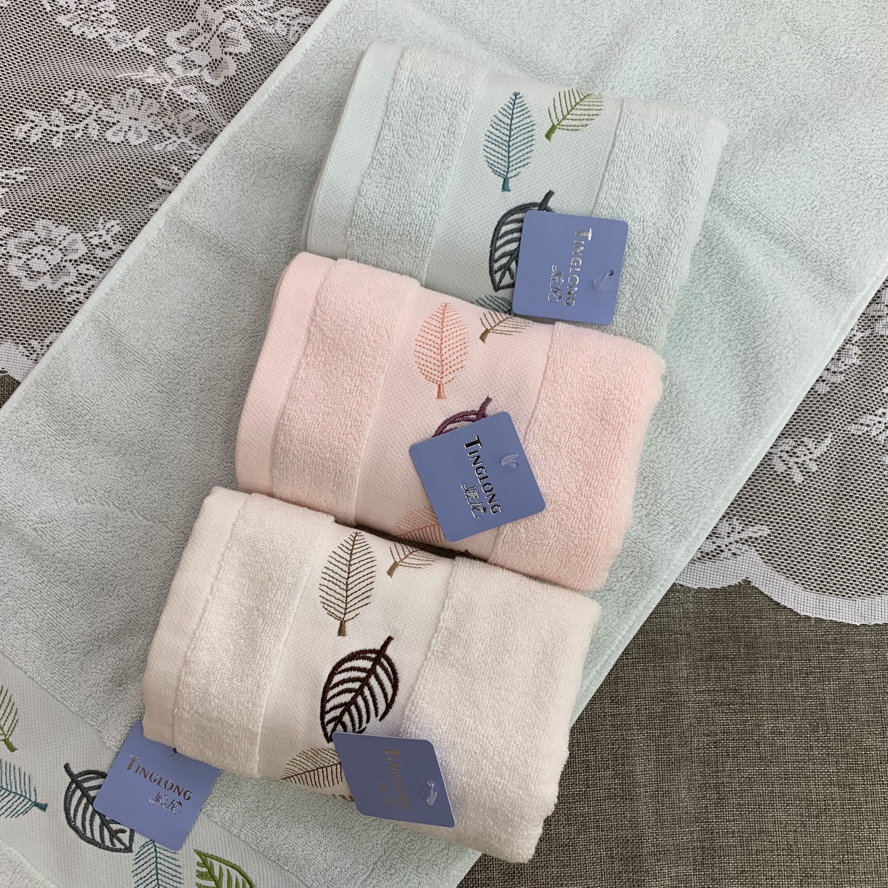 Shanghai Tinglong home textile high-grade embroidered leaf strand towel adult face towel