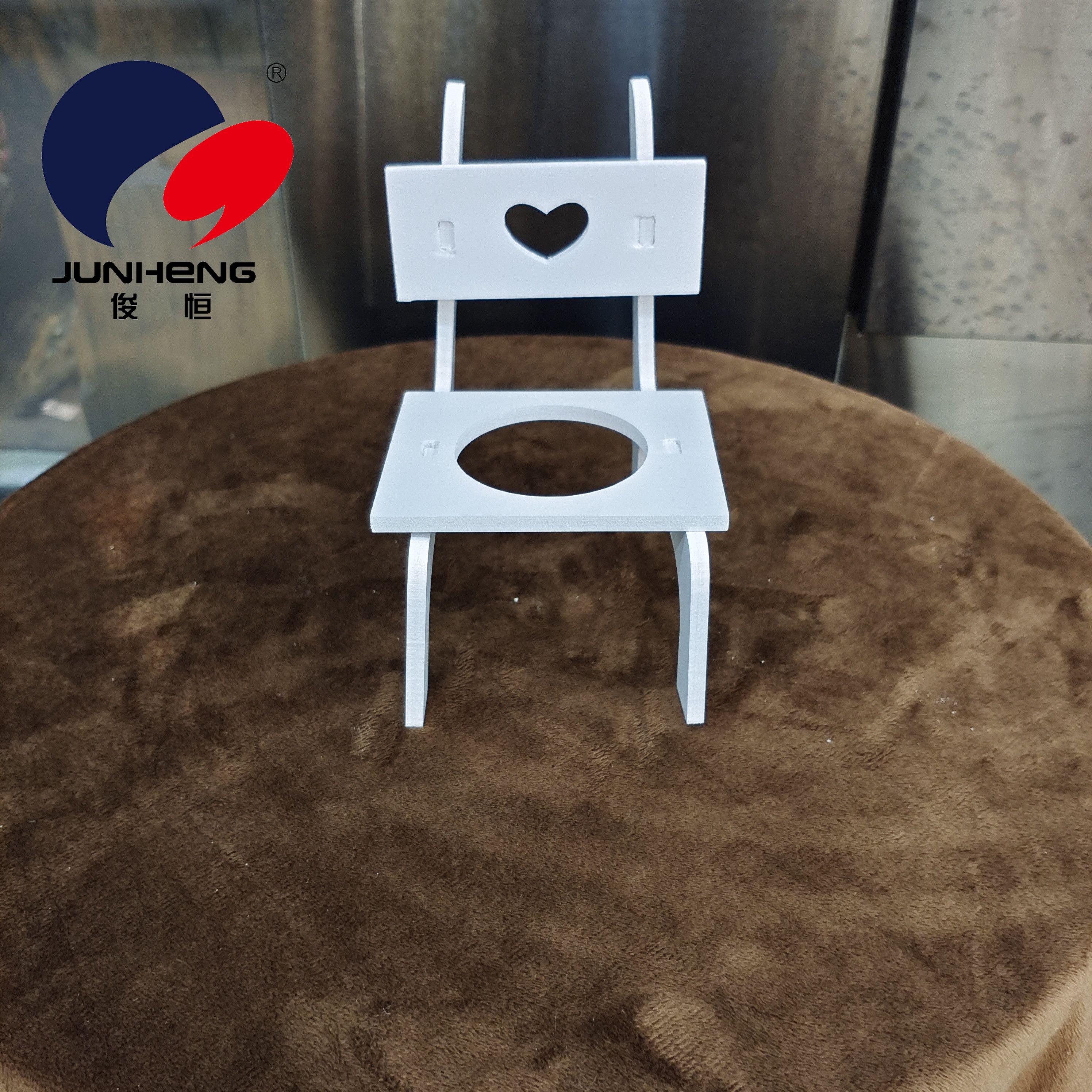 Pendant doll resin with hole in the middle of the single chair decoration cute cartoon creative arts and crafts decoration