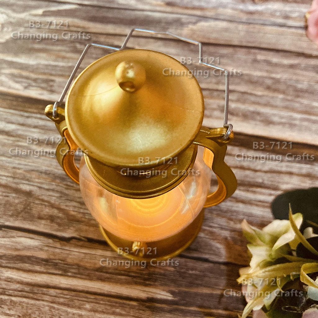 Small golden Christmas wind light, Nordic simple plastic glass windproof candle holder, romantic wedding decoration piece Specification image