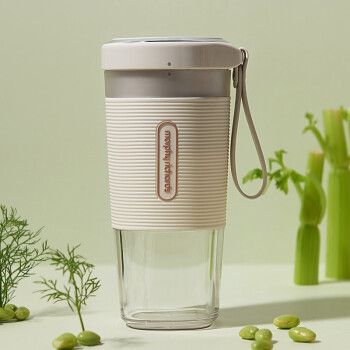 Mofly juicer portátil magnético succión recargable mini juicer inalámbrico comedores con copa MR9600 Application Scenario