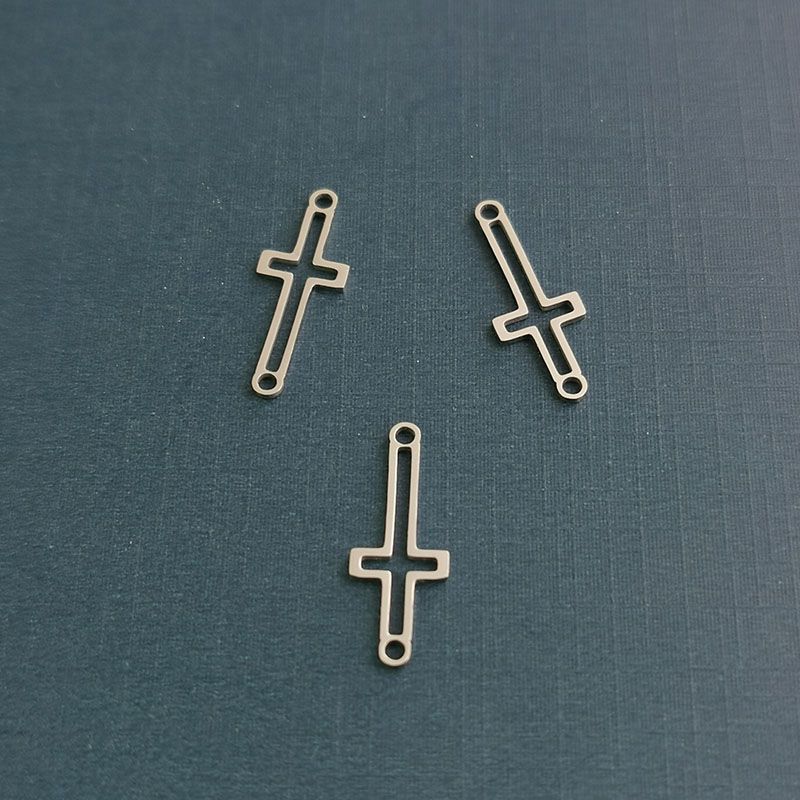 Wholesale of stainless steel hollowed-out cross pendants, titanium steel stainless steel bracelet pendants, decorative accessories