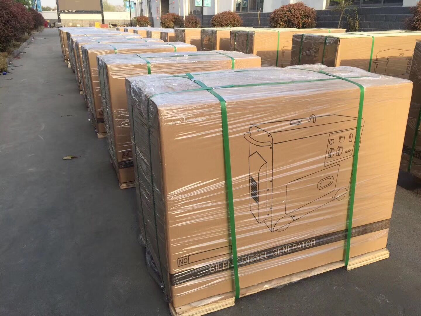 Shinever 低噪音款柴油发电机 diesel generator 8KW/10KVA YG8000LN白底实物图