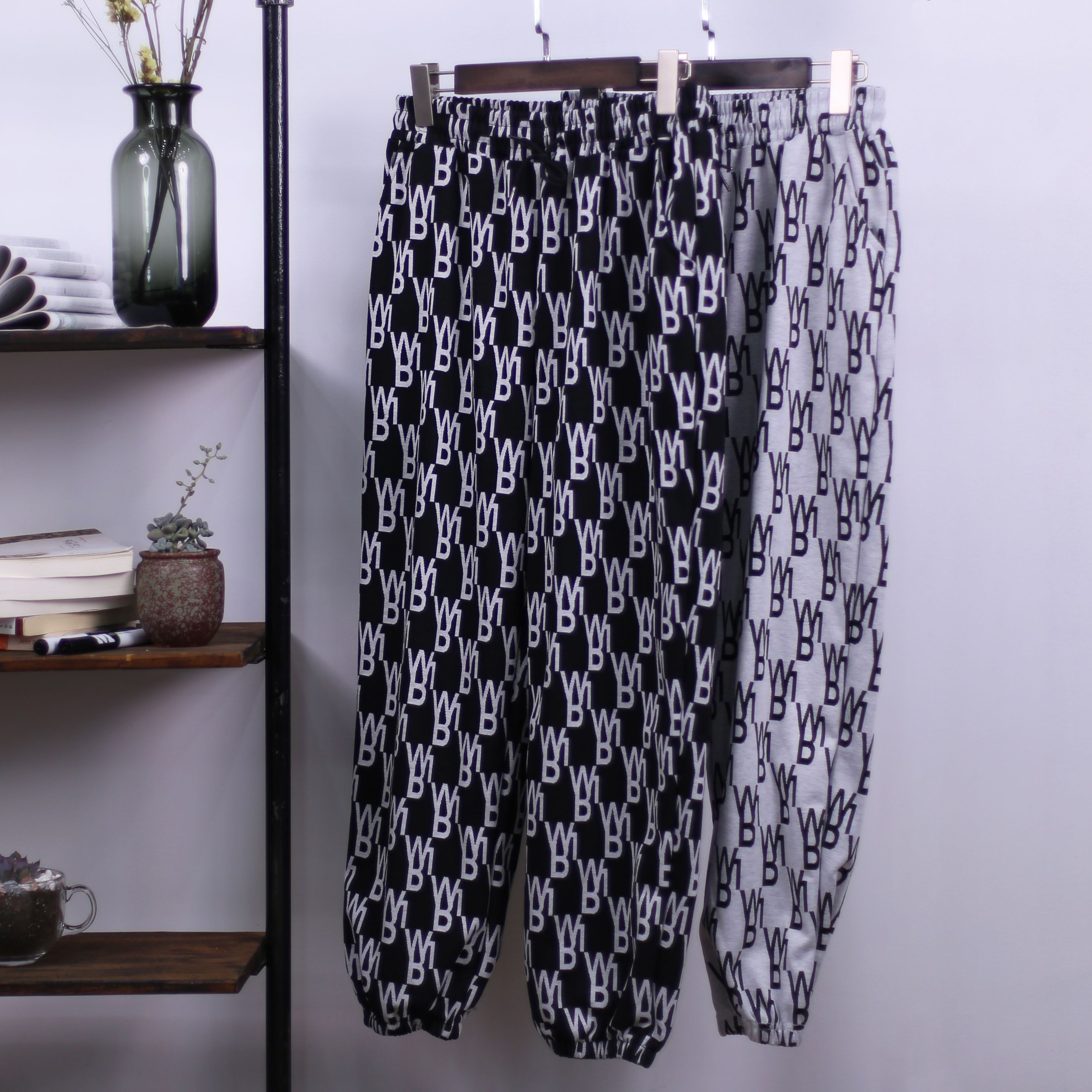 Wide-leg pants and skinny pants are versatile and fashionable