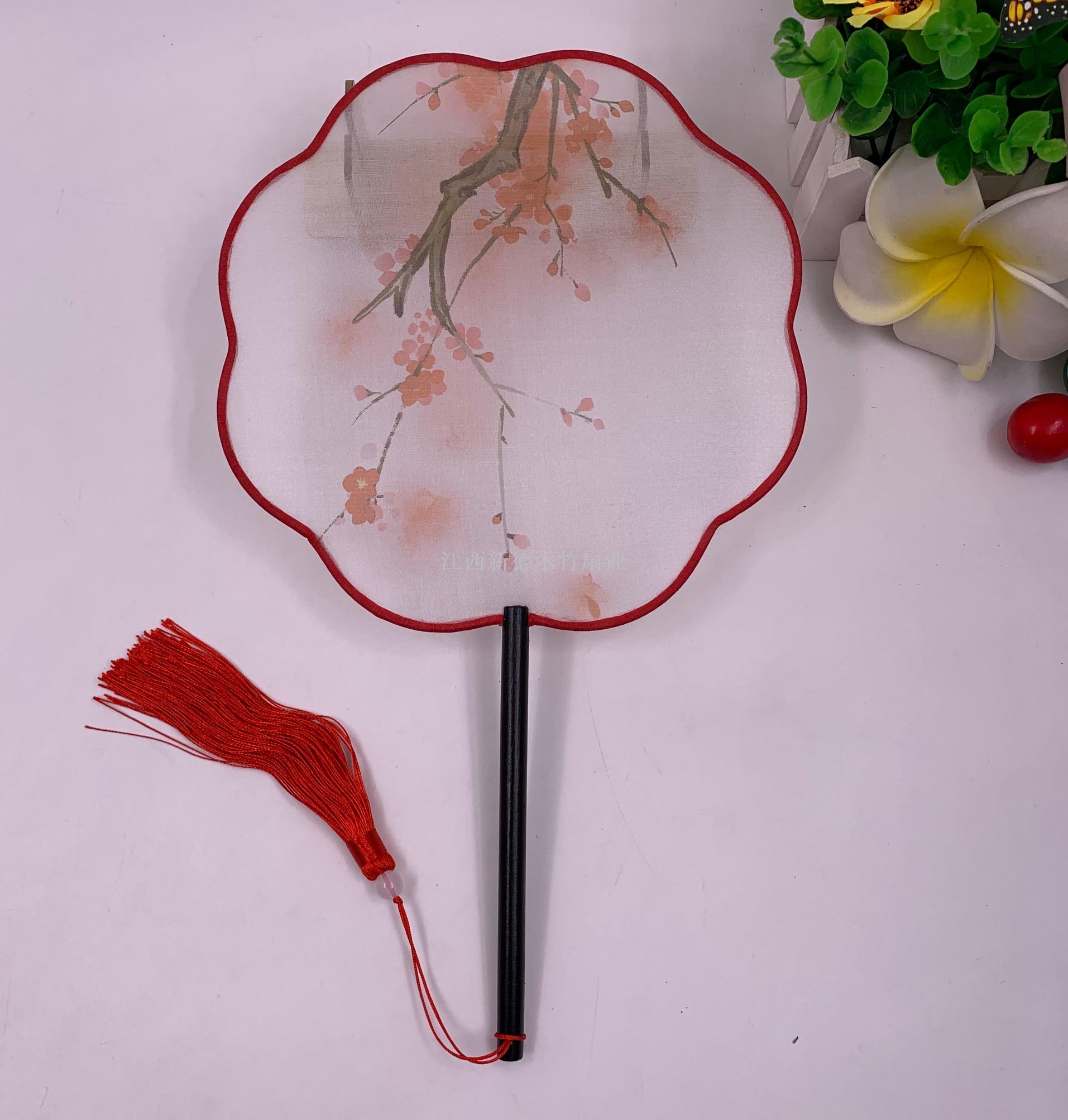 真丝团扇/古风扇子/中国风扇子白底实物图