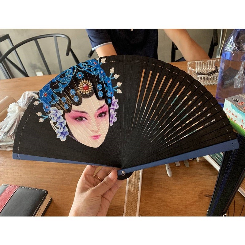 New all-bamboo fan with lacquered edges, hand-painted and spray-painted folding fans, ancient-style folding fans with hollowed-out designs, Japanese-style folding fans detail image 2