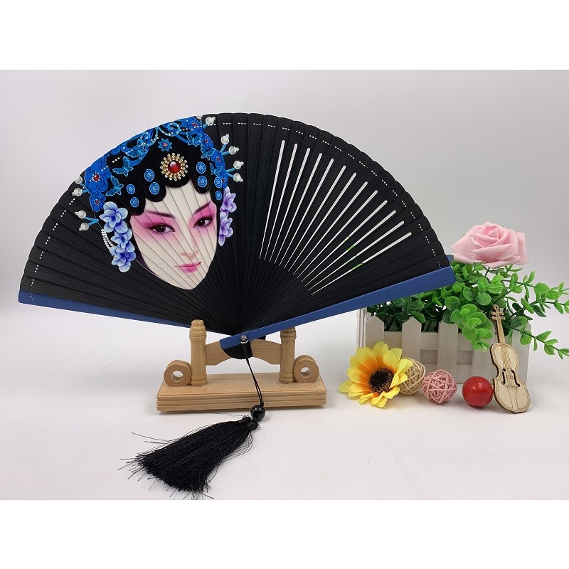 New all-bamboo fan with lacquered edges, hand-painted and spray-painted folding fans, ancient-style folding fans with hollowed-out designs, Japanese-style folding fans detail image 3