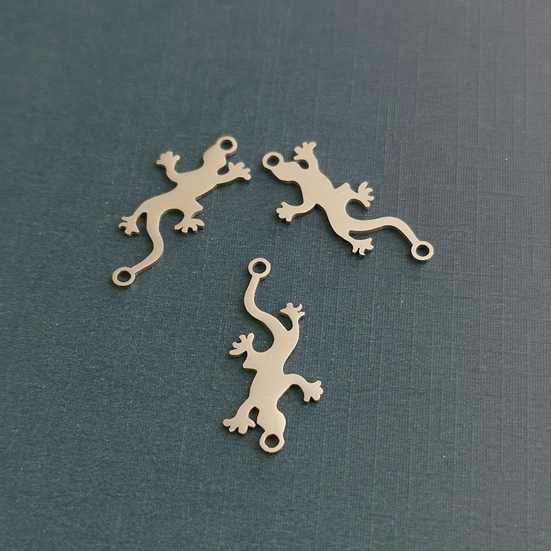Factory wholesale of fashionable and simple animal pendants, titanium steel gecko pendants, and titanium steel cast bracelets for men and women detail image 1