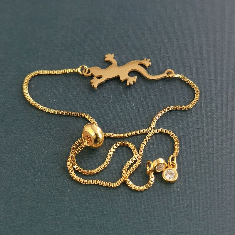 Factory wholesale of fashionable and simple animal pendants, titanium steel gecko pendants, and titanium steel cast bracelets for men and women Application Scenario