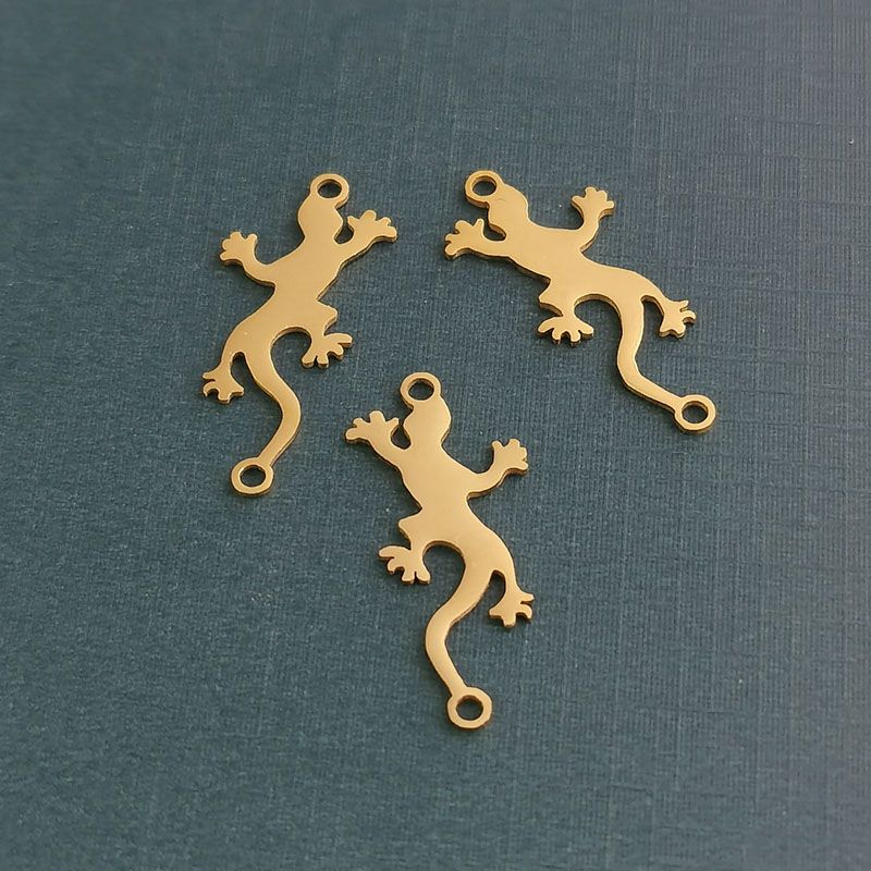 Factory wholesale of fashionable and simple animal pendants, titanium steel gecko pendants, and titanium steel cast bracelets for men and women details Picture