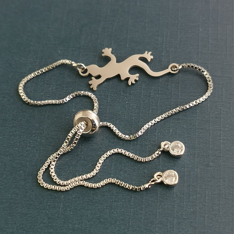 Factory wholesale of fashionable and simple animal pendants, titanium steel gecko pendants, and titanium steel cast bracelets for men and women detail image 4