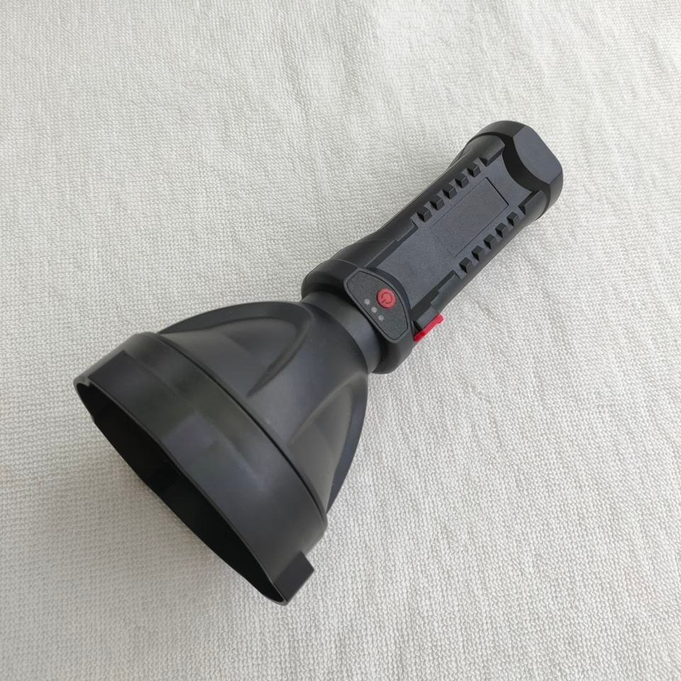 新款塑料充电远射手电USB充电手电筒