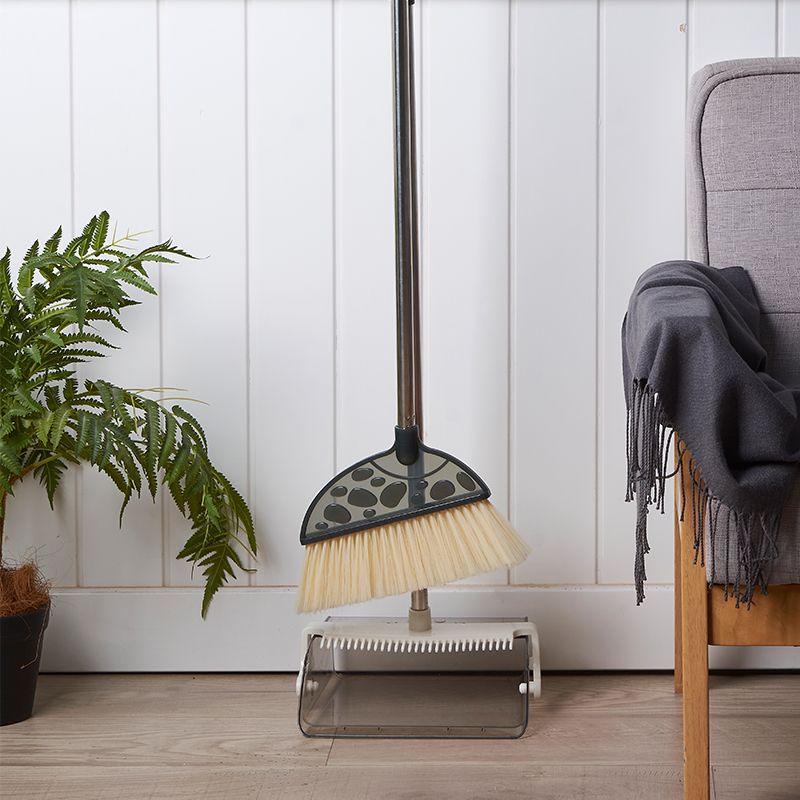 Household plastic broom and dustpan set combination dustpan set for sweeping soft bristles, kitchen and living room broom set Application Scenario