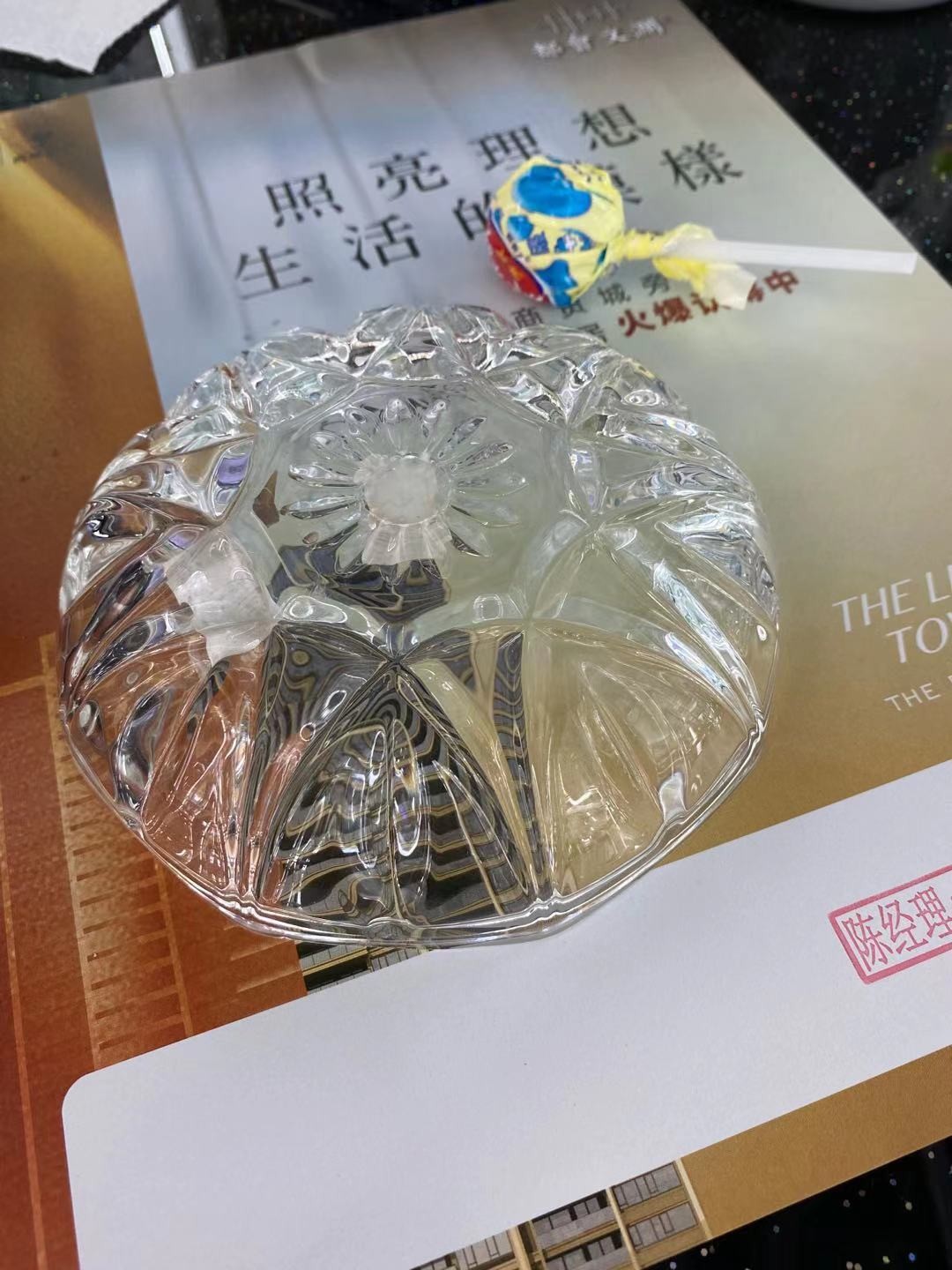 A glass semi-circular patterned candlestick ornament pic 3