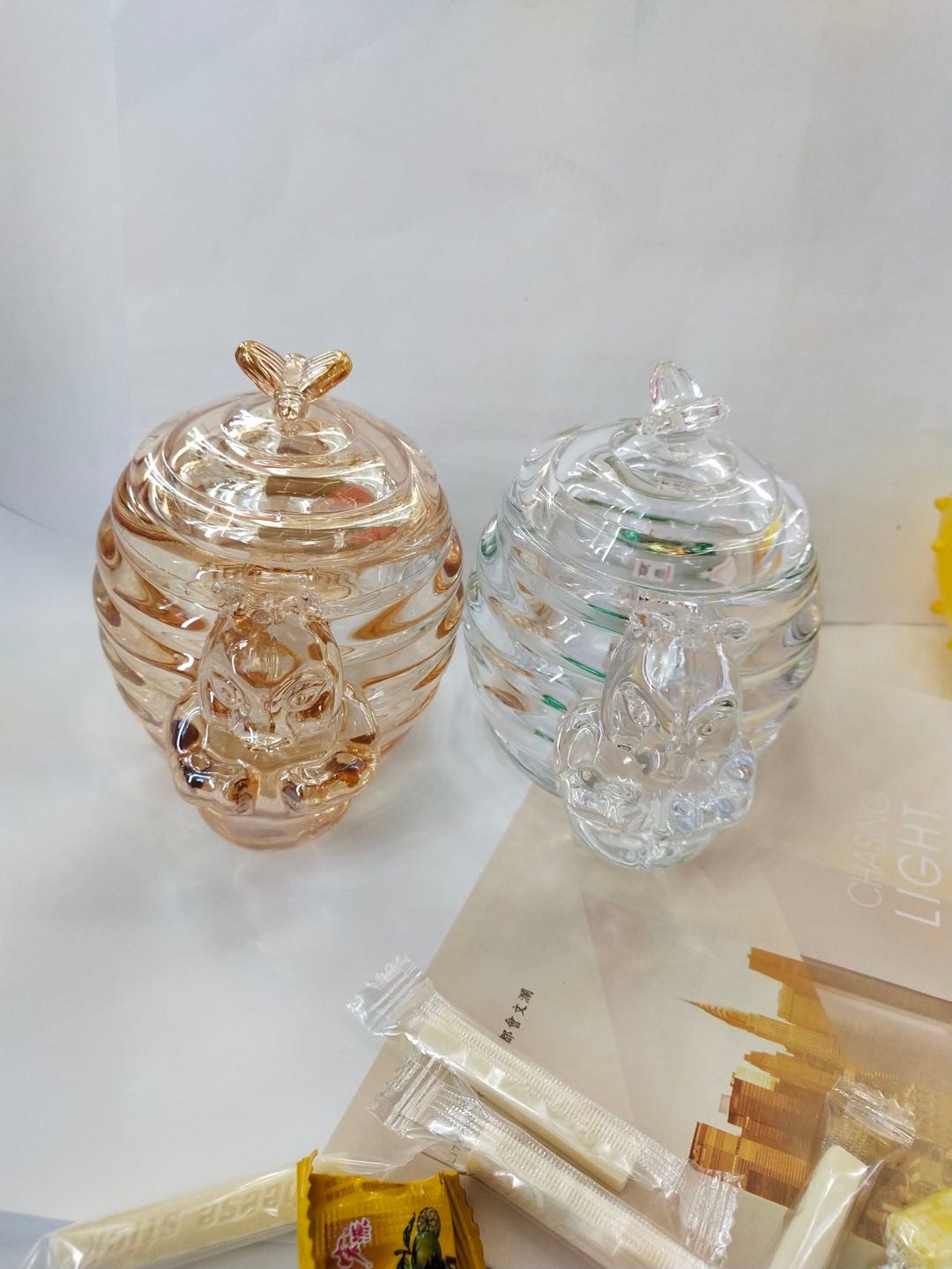 Retro glass sugar jar, crystal candy jar with lid, storage jar, exquisite ins-style cosmetic storage decorative item pic 3