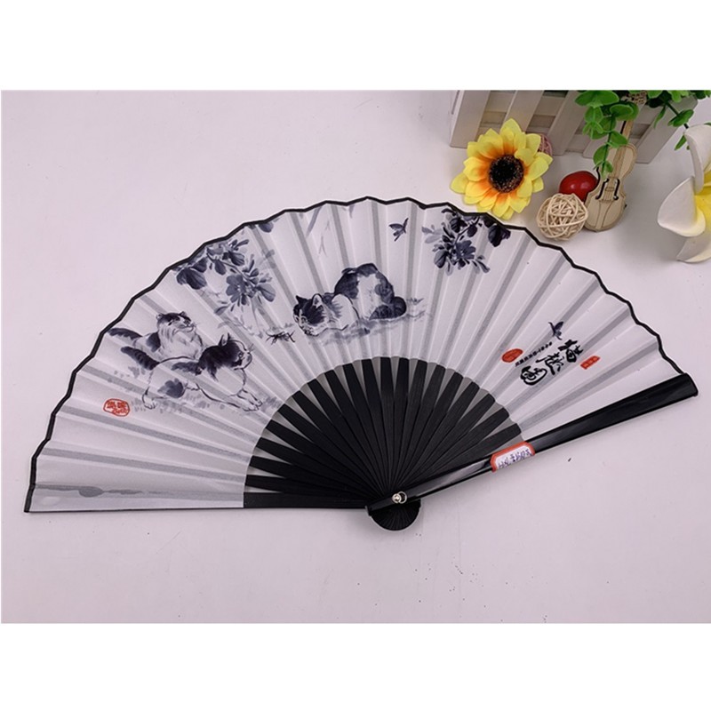 Painted edge hand-painted and spray-painted folding fan * Ancient-style folding fan with hollowed-out design * Japanese-style Japanese fan * bamboo folding fan with a cat detail image 4