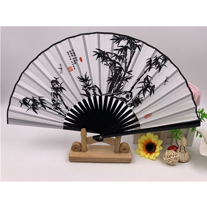 Painted edge hand-painted and spray-painted folding fan * Ancient-style folding fan with hollowed-out design * Japanese-style Japanese fan * bamboo folding fan with a cat Application Scenario