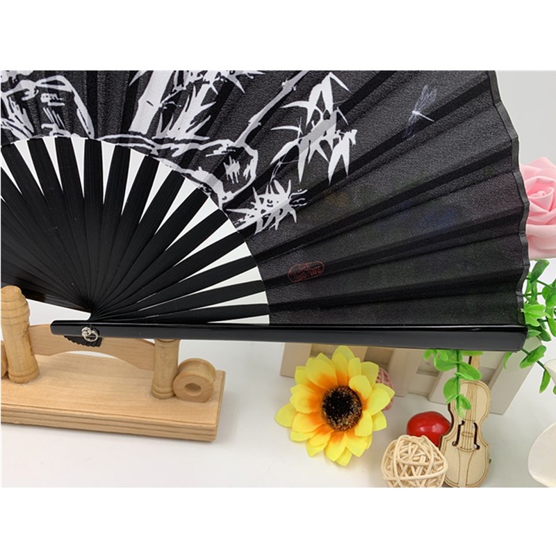 Painted edge hand-painted and spray-painted folding fan * Ancient-style folding fan with hollowed-out design * Japanese-style Japanese fan * bamboo folding fan with a cat detail image 9