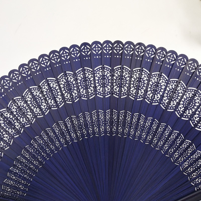 挂环镂空女扇  欧花蜻蜓铜钱全竹扇  骨礼品扇子  PARFOIS  冲花骨  折扇定制详情图3