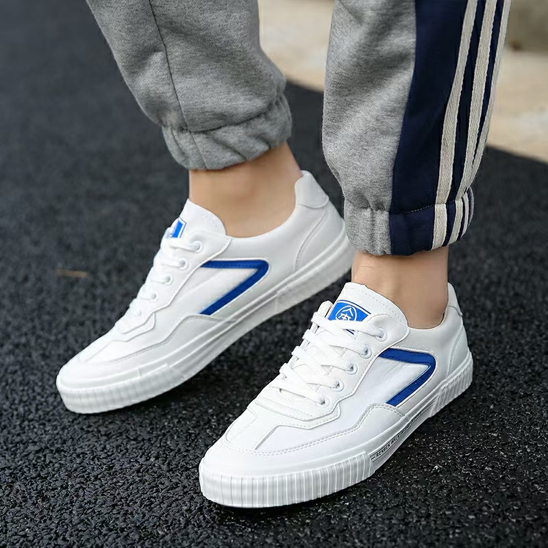 من 7830 رجل