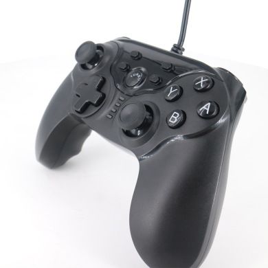 The Nintendo SWITCH wired controller features a screenshot and vibration function Specification image