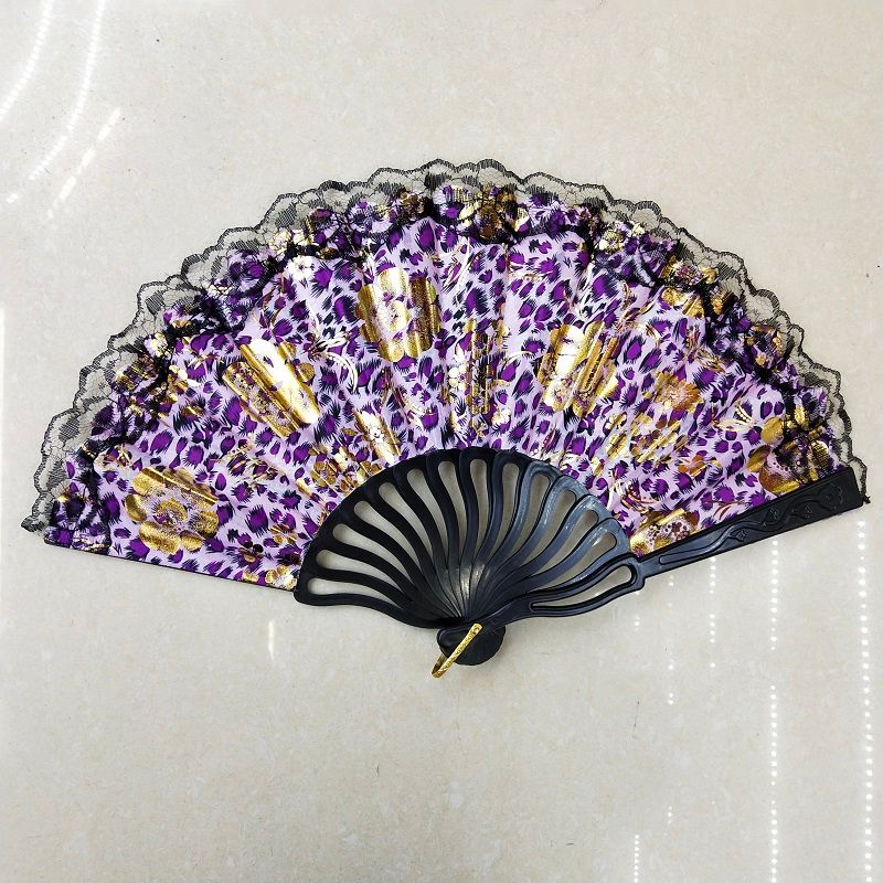 Leopard print gilded plastic fan factory direct sales, customized advertising fans, Spanish dance fans, fabric fans, craft fans wholesale Application Scenario