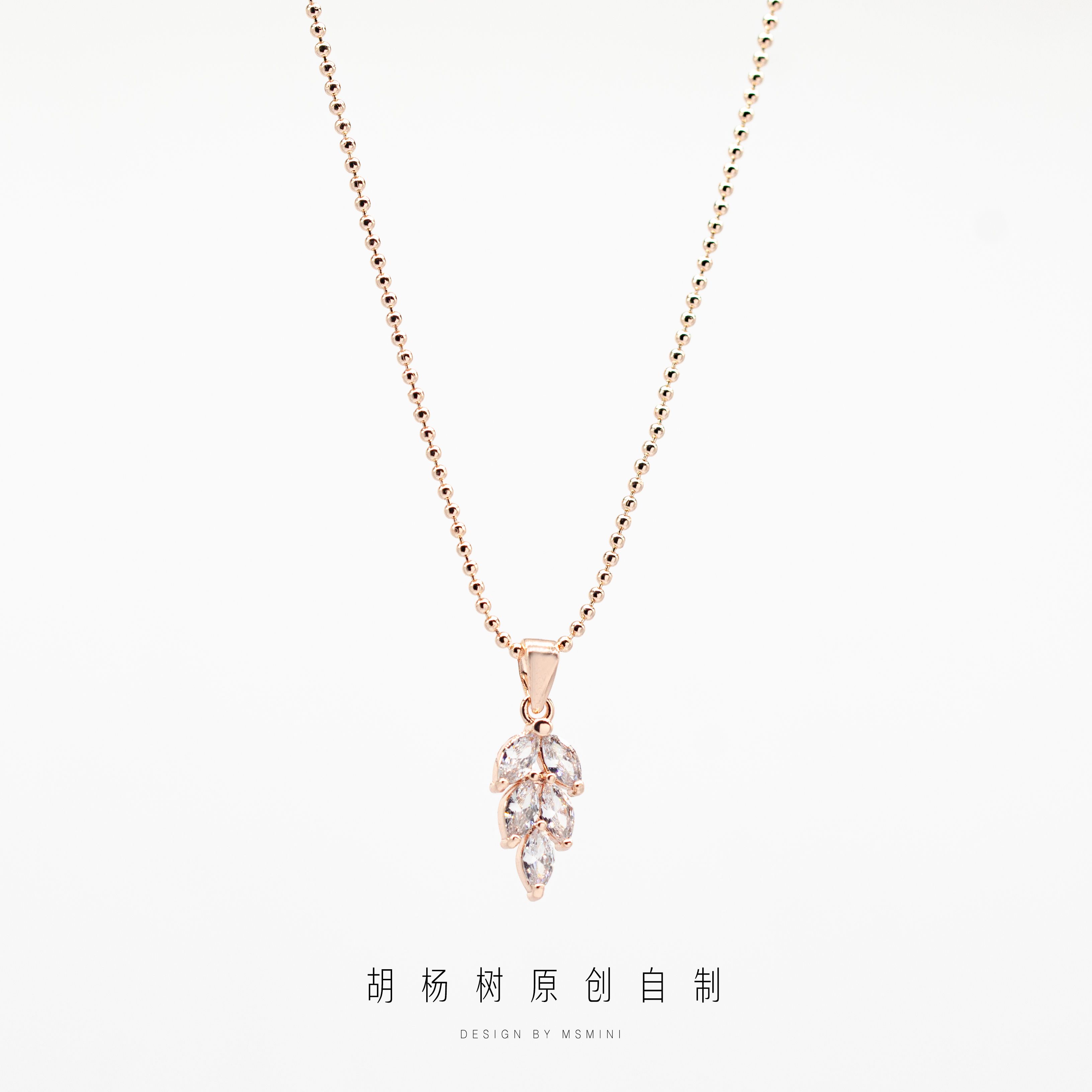 项链女/树叶细节图