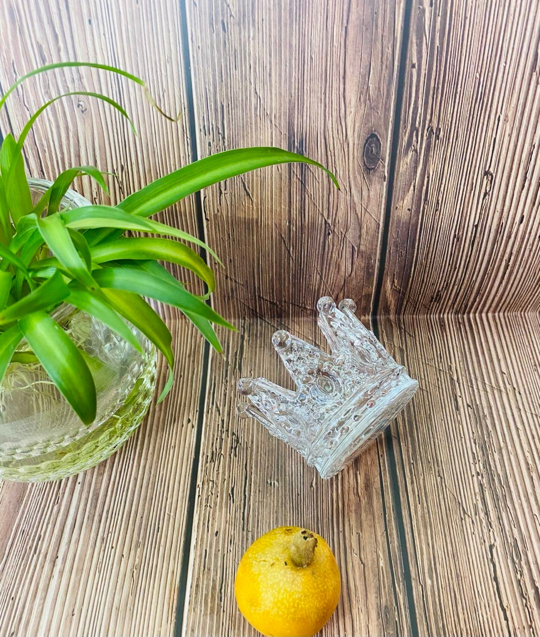 The small crown-relief glass candlestick is romantic and exquisite pic 5